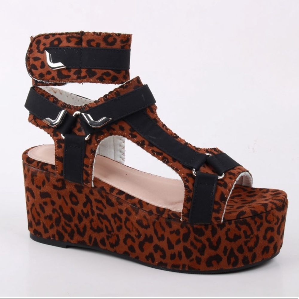 Leopard platform velcro sandal - Picture 3 of 8
